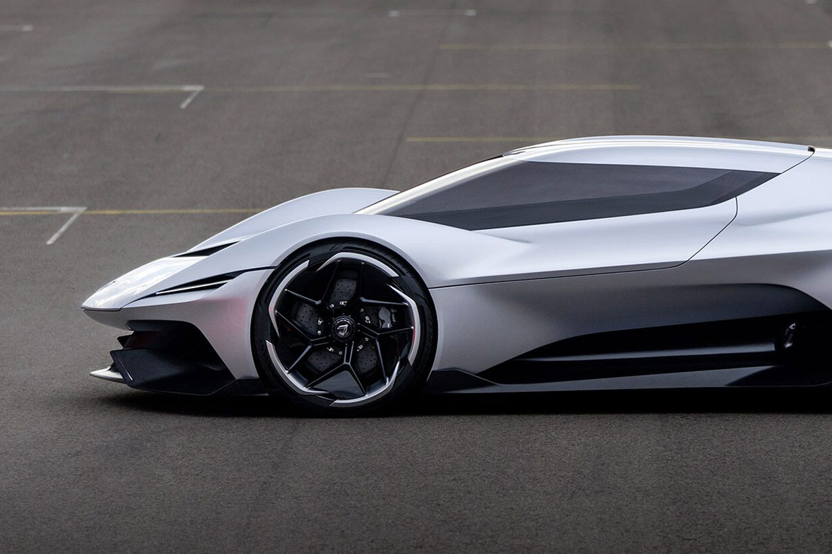 Chevrolet Concept CX Side View